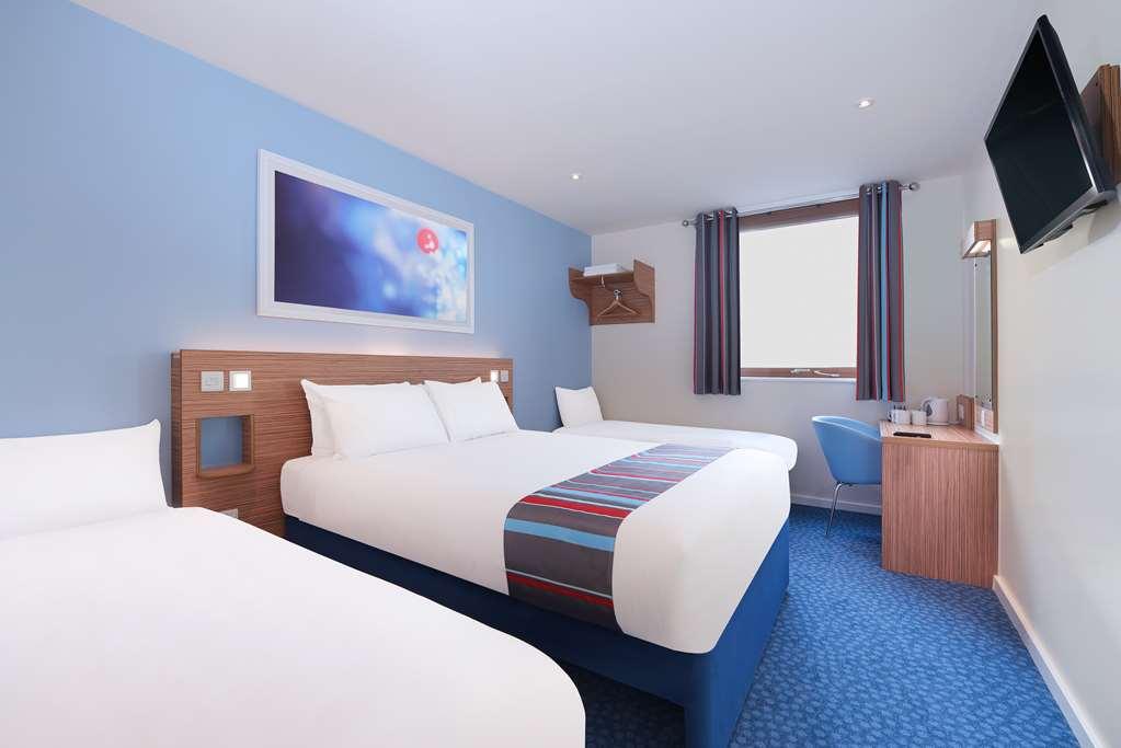 Travelodge Cardiff Atlantic Wharf Hotel חדר תמונה